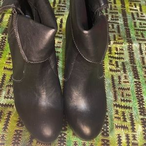 Leather booties (black)